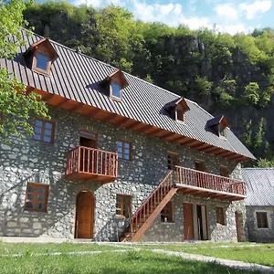 bujtina-berishta-theth.albaniahotels.org/